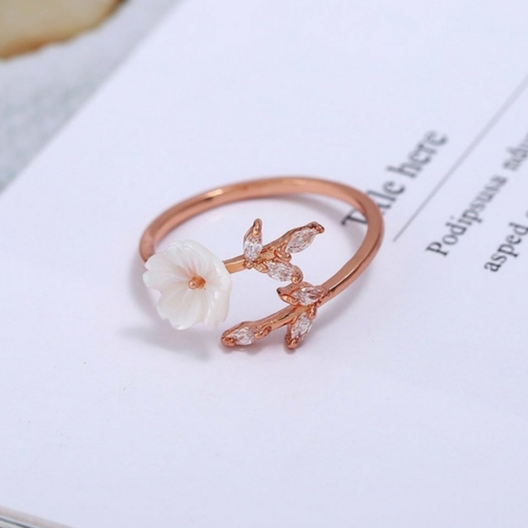 NEW 18k Rose Gold Flower Diamond Adjustable Ring - Picture 7 of 7